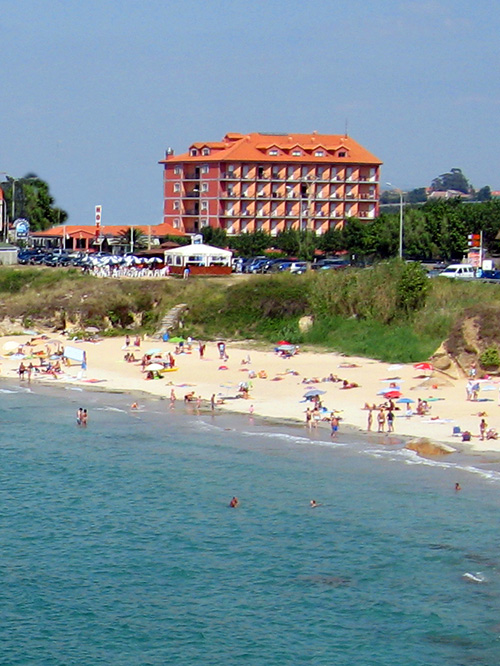 Vista del Hotel Delfina Azul desde la playa